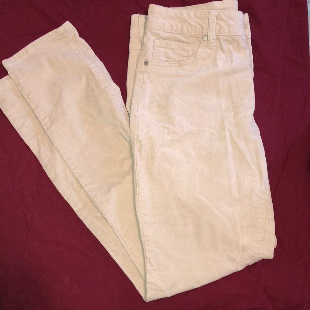 These tan corduroy pants are from d•jeans.